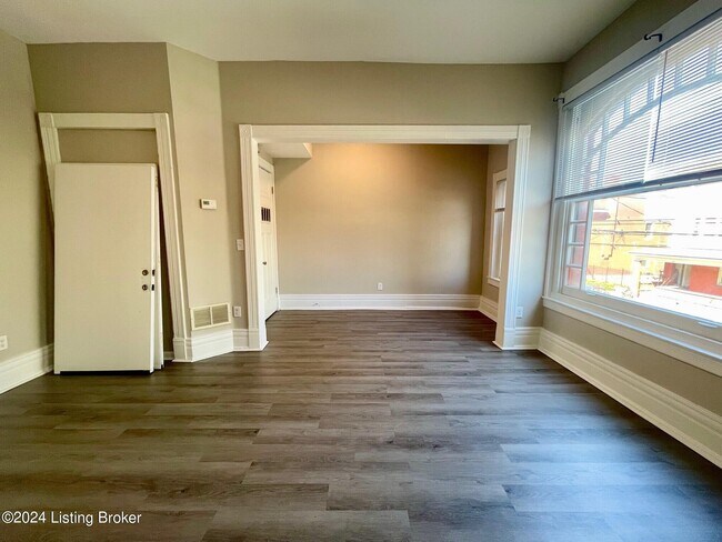 Photo - 114 W Oak St Unit 1