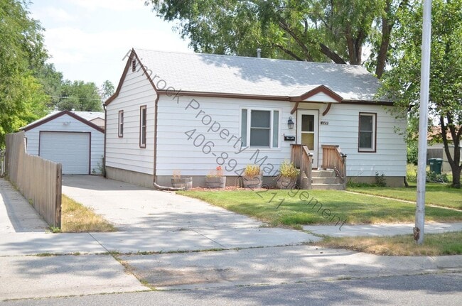 Building Photo - 2 Bedroom House *Section 8 Welcome*