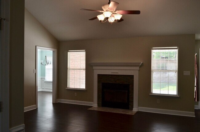 Photo - 816 Stoneview Dr
