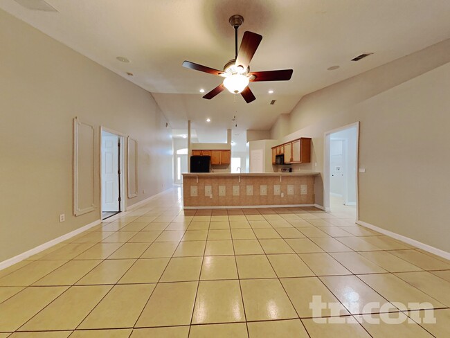 Photo - 910 Albertville Ct