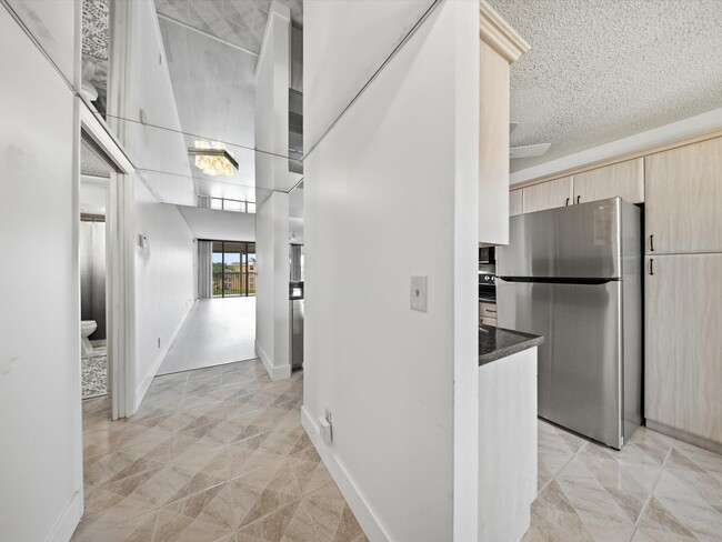 6539 Coral Lake Dr Unidad 403