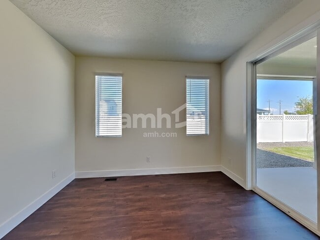 Photo - 3160 Vigo Ave