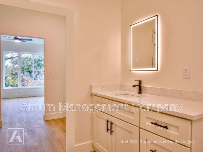 Photo - 221 S Bumby Ave