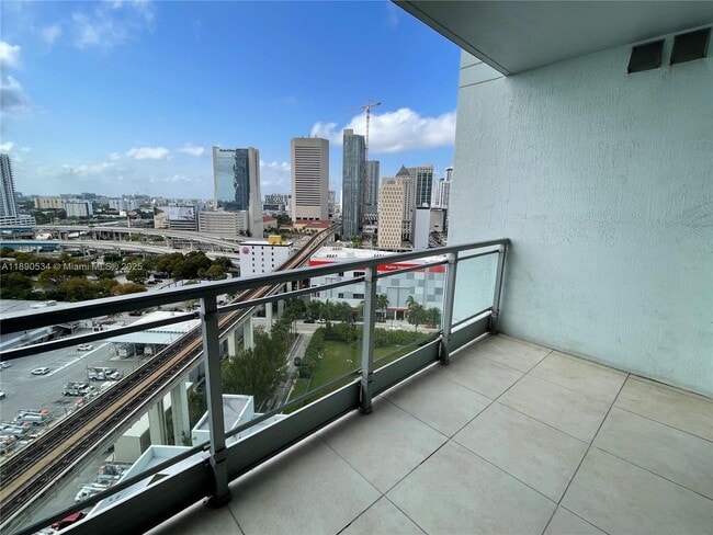Photo - 90 SW 3rd St Unidad 1809