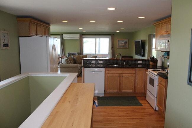 Photo - 46 Conanicut Rd