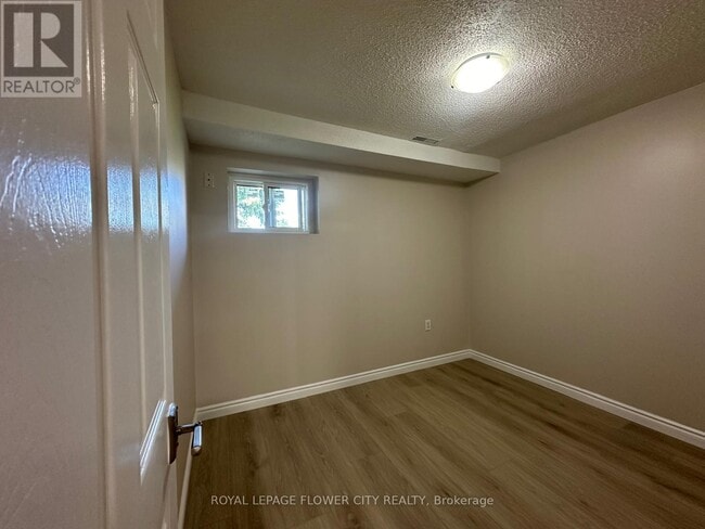 Photo - 415 Hansen Rd N