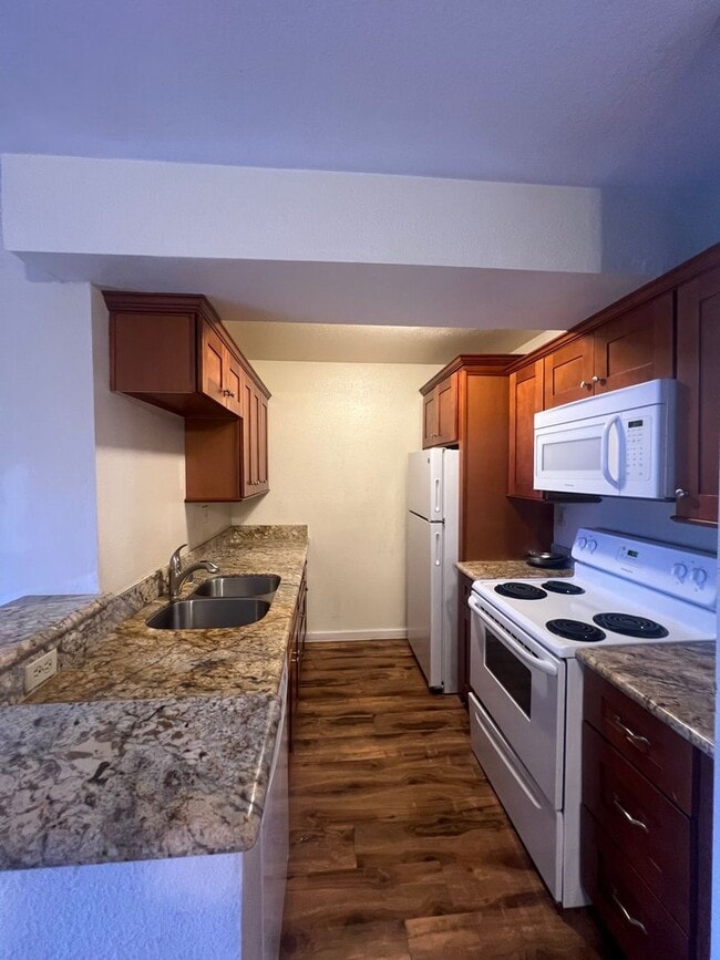 Building Photo - 2 Bedroom Condo in Mission Valley Unit 212