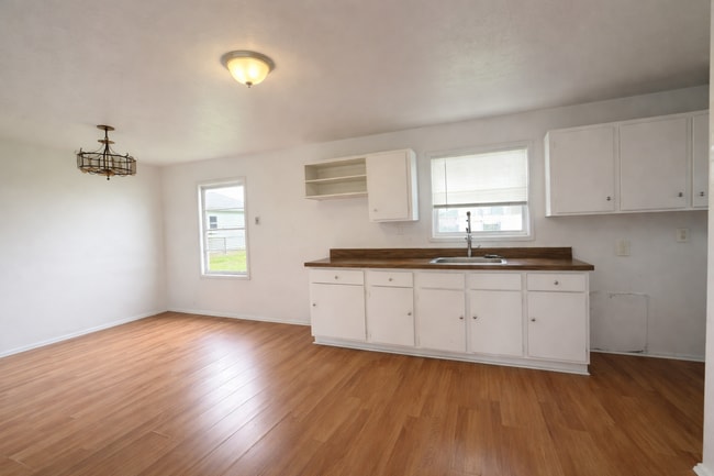 Photo - 411 Pinewood Ave