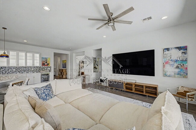 1461 E San Carlos Way