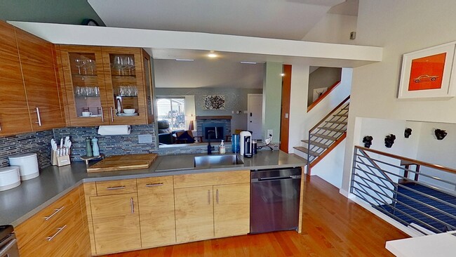 Photo - 11409 Jay St