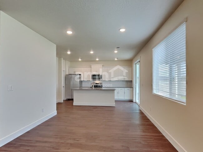 Photo - 3095 N Picton Ave