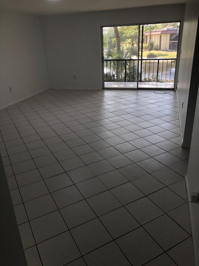 Photo - 866 SW 9th Street Cir Unit 205