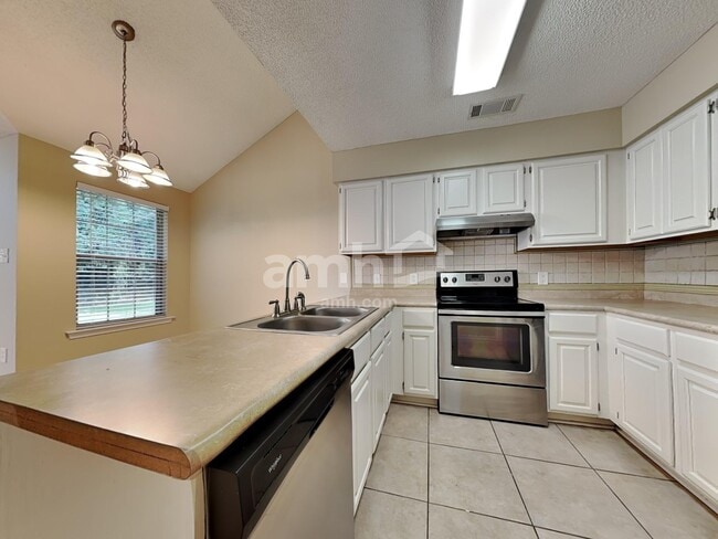 Photo - 138 Lions Gate Rd