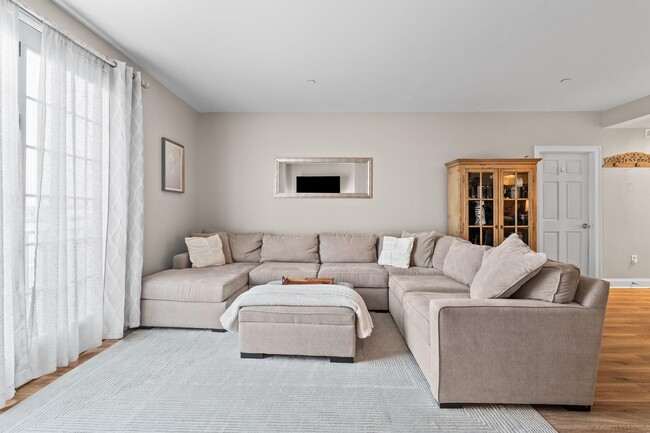 Building Photo - 100 Shearwater Ct E Unit 31