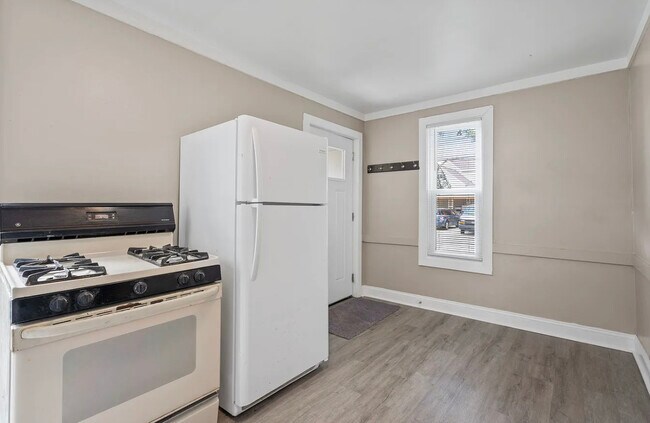 Photo - 1145 Lincoln Ave NW