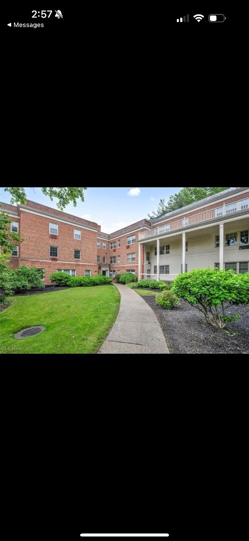 Photo - 15825 Van Aken Blvd