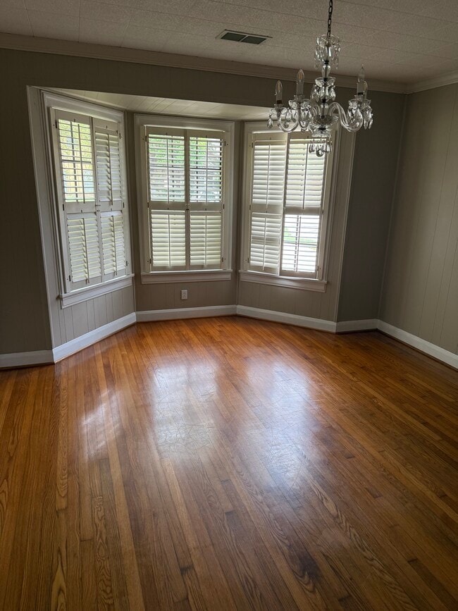 Photo - 940 Central Dr