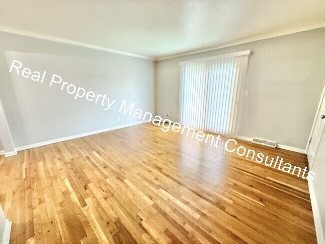 Photo - Kansas City midtown living 1 bed 1 bath home for rent!