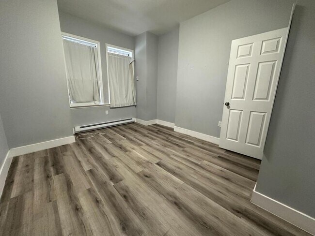 Photo - 139 School St