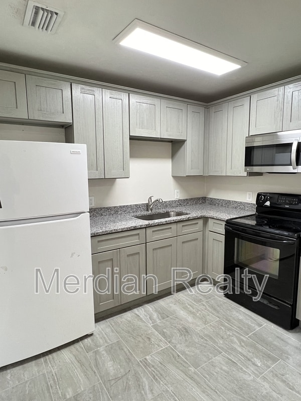 Building Photo - 7210 SW 45th Pl Rental