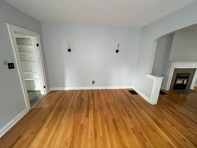 Photo - 921 Thomas Rd