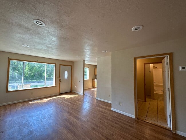 Photo - 4 Bedroom House!