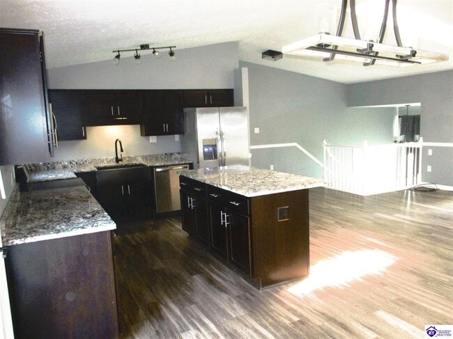 609 Foxfire Rd