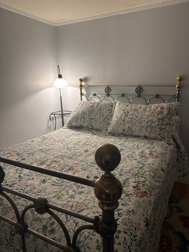 Building Photo - 27 Windsor St Unit One