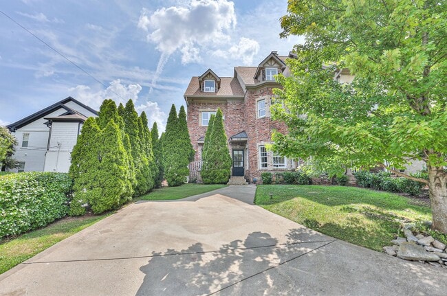 Photo - Perfect Brownstone in Sylvan Park near West End
