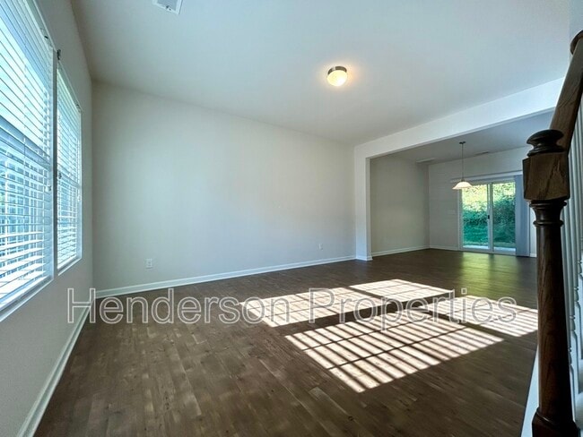 Photo - 303 Village Creek Way