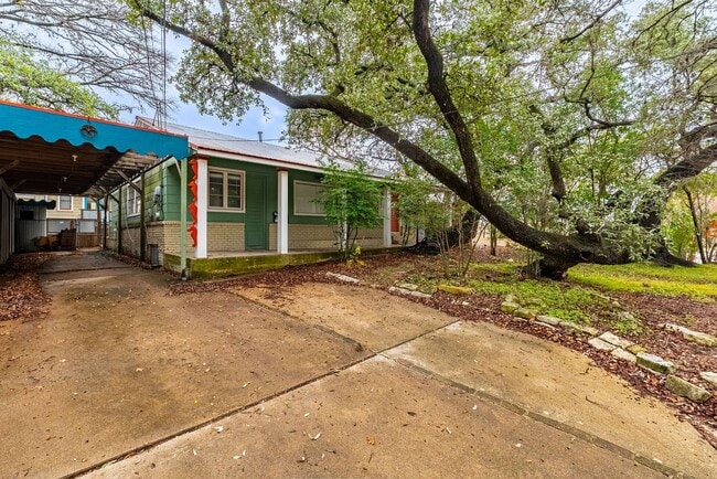 Photo - 1705 Winsted Ln