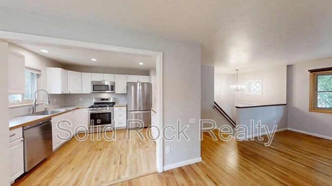 Photo - 635 Quebec St