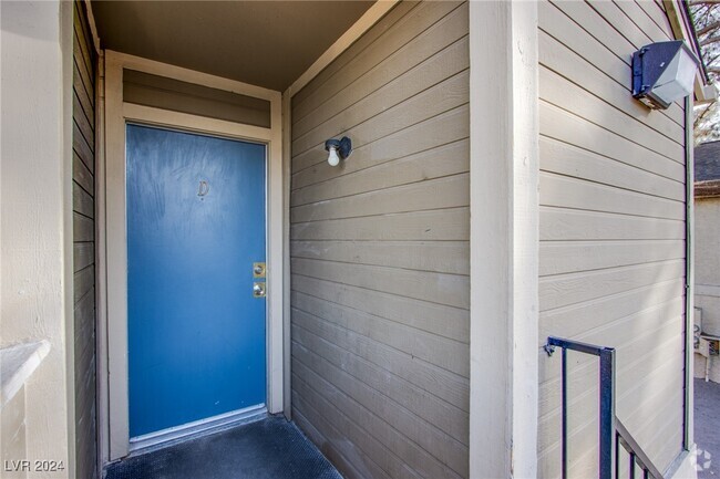 Building Photo - 2696 Jennydiane Dr Rental