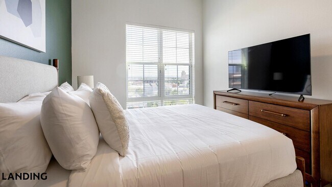 3900 Commerce St Unit 704