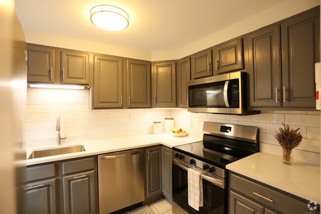 Building Photo - 10 Clarmore Dr Unit APT 1A