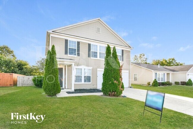 Photo - 723 Sedgewick Ln