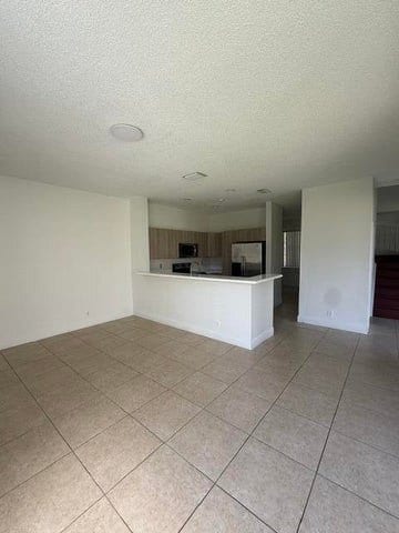 Photo - 686 Lone Pine Ln