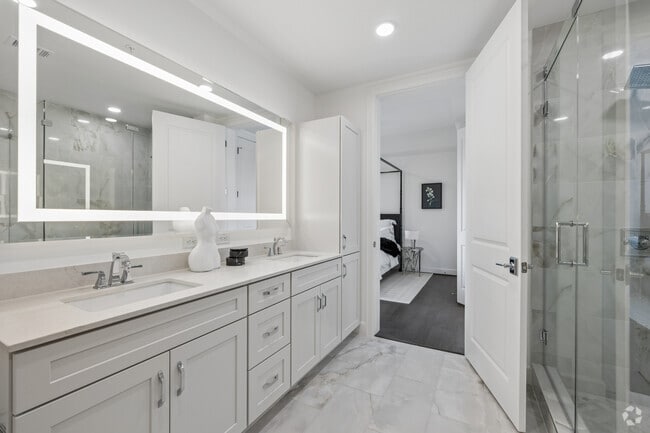 C2 2BR, 2BA - 1,275 - Primary Bathroom