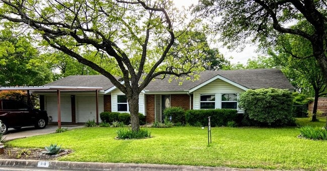 Photo - 11511 N Oaks Dr House