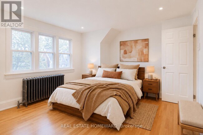 Photo - 208 Ontario St