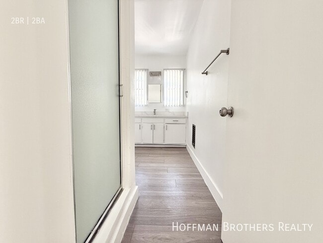 Photo - 5318 Radford Ave Unit 6