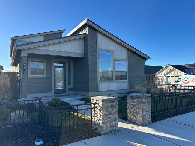 Building Photo - Beautiful Newer Home in NE Bend