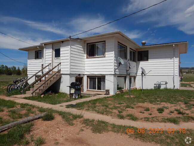 Building Photo - 2525 Vista Dr Unit Apt 1