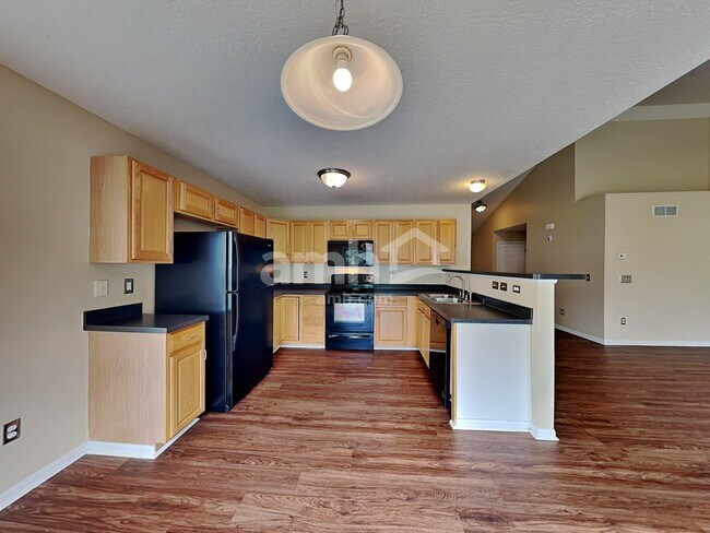 Photo - 211 Cherrytree Ln