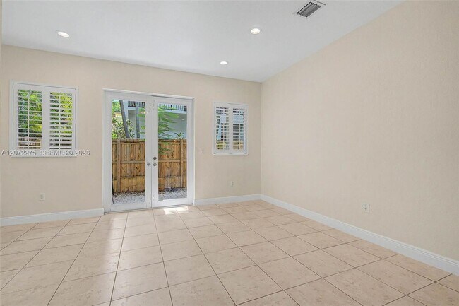 Photo - 2945 Coconut Ave