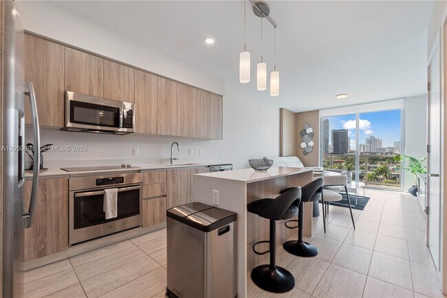 Building Photo - 3900 Biscayne Blvd Unit S-708