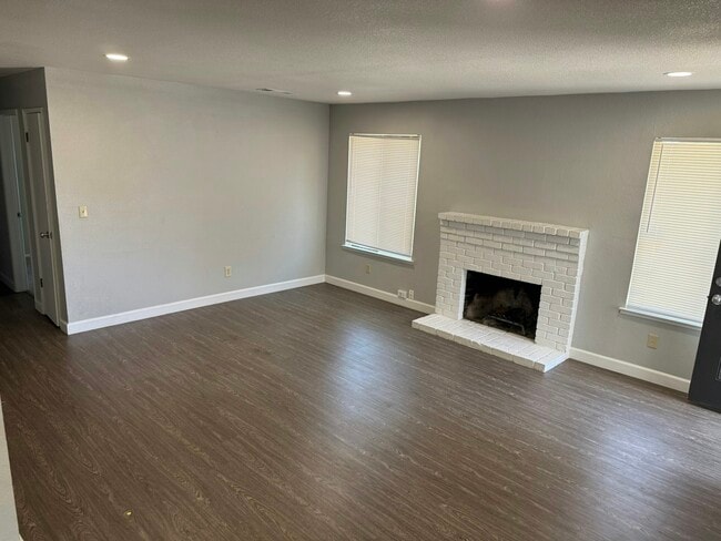 Photo - 4240 76th St