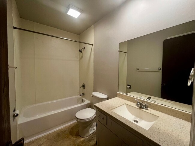 Photo - 3326 Kendale Dr