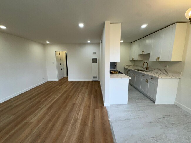 Photo - 5179 Fountain Ave