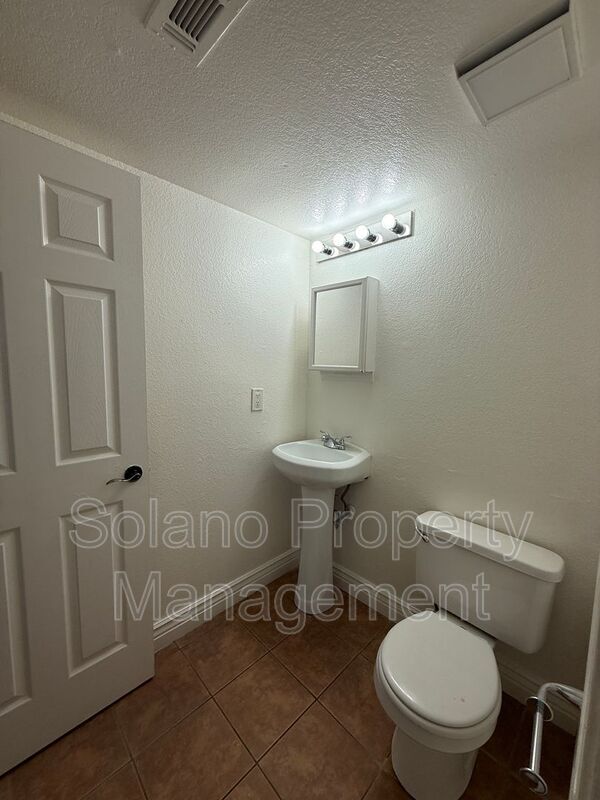 Photo - 2735 Applewood Dr
